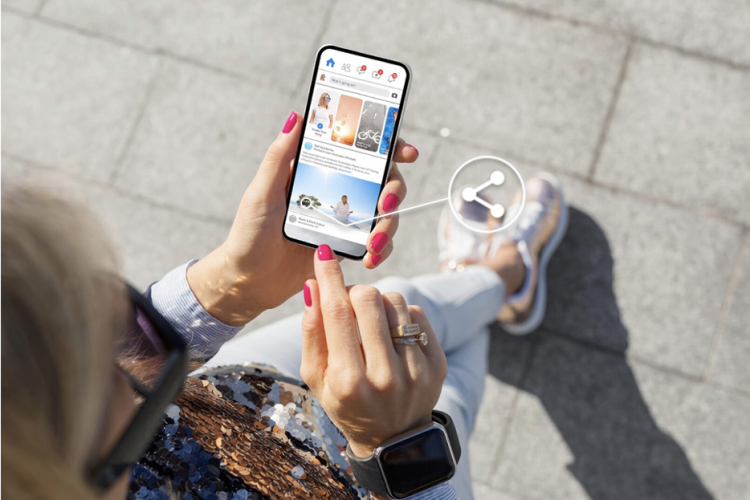SquareTrade-Gerät, das die Funktion zur Überwachung sozialer Medien anzeigt